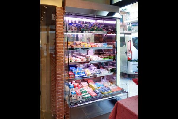 refrigerated-wall-displays