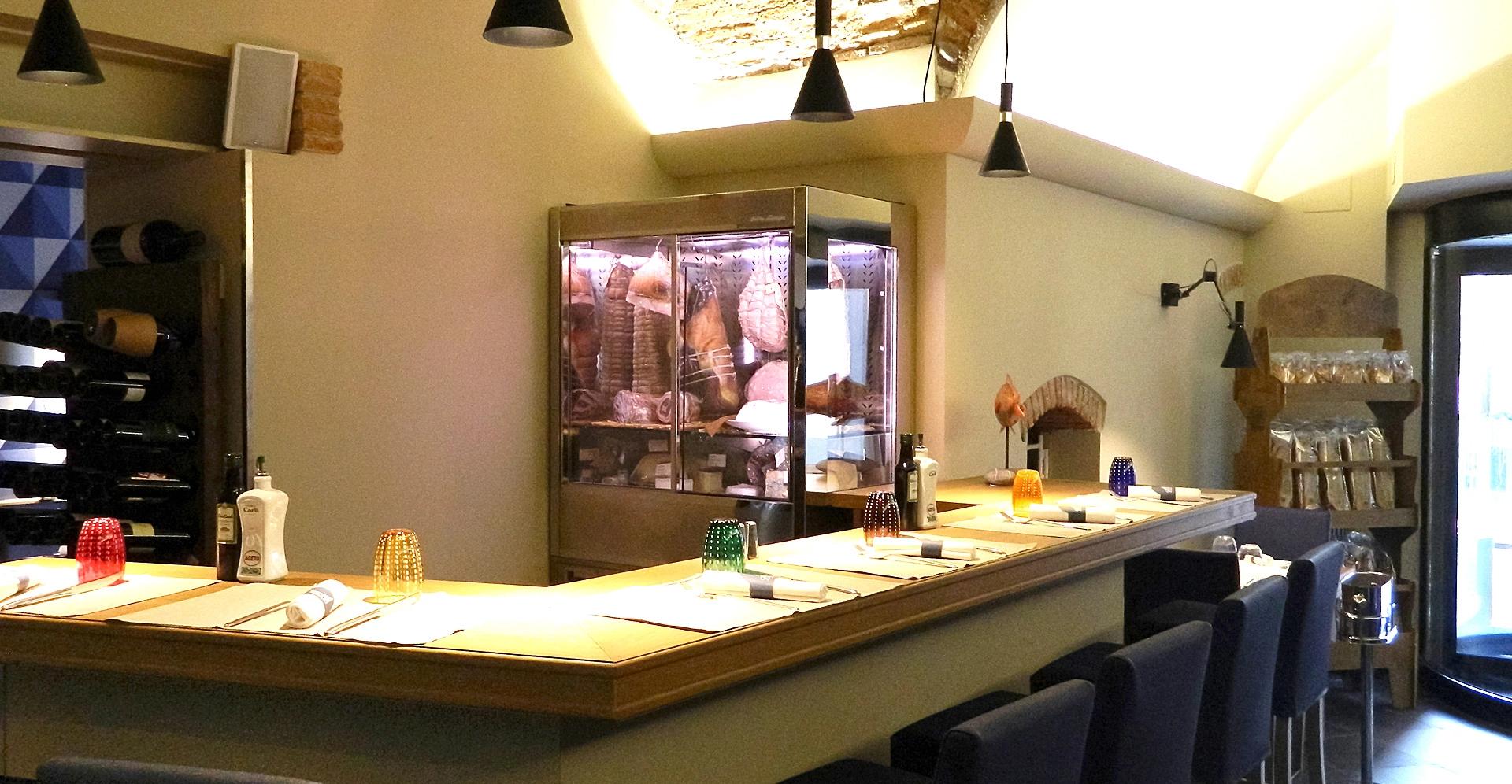 Ventilated Display for Cold Cuts and Cheeses