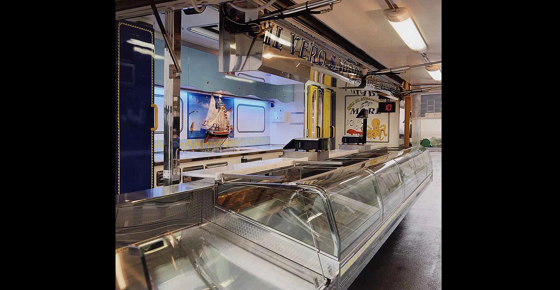 Kühlschrank Lieferwagen Fischgeschäft