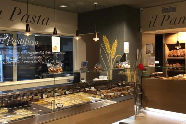 refrigerated-display-cases-fresh-pasta
