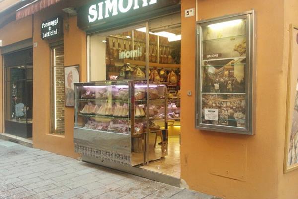 vetrina-refrigerata-per-salumi-e-formaggi