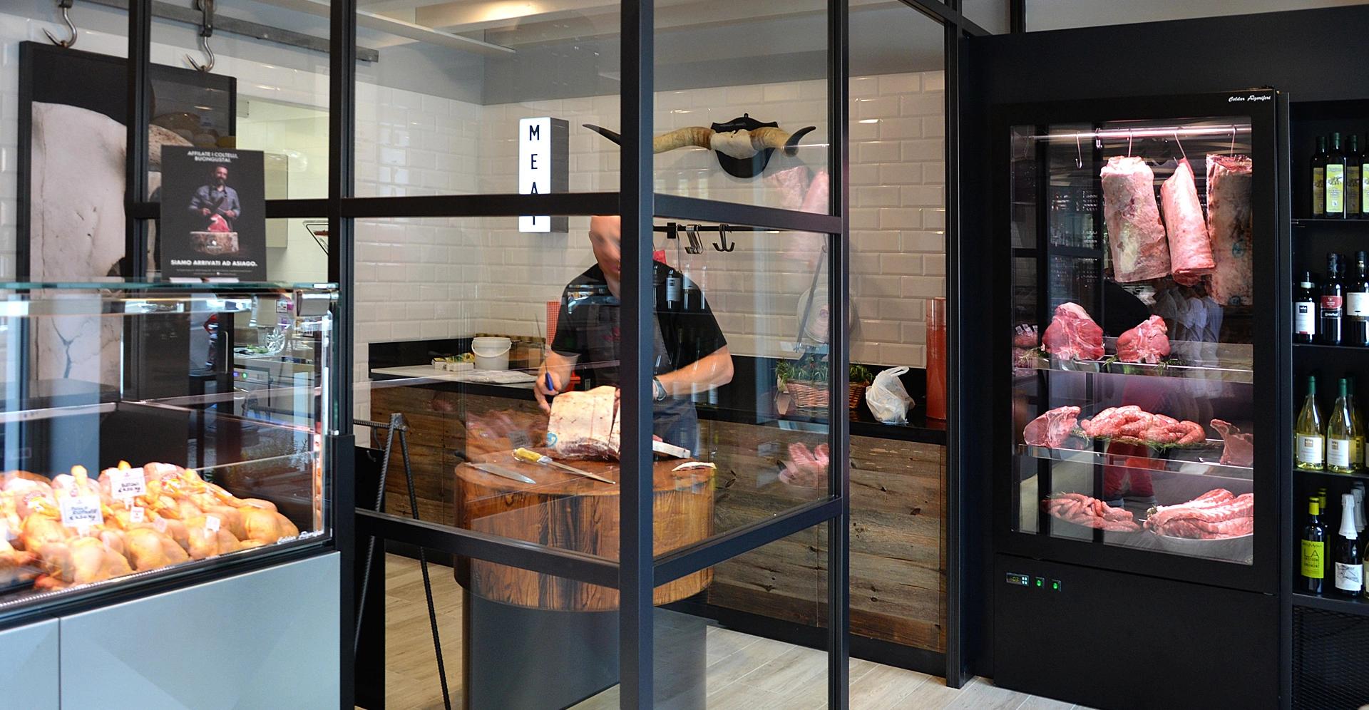 Static Display Case for Aged Meats with Swing Door